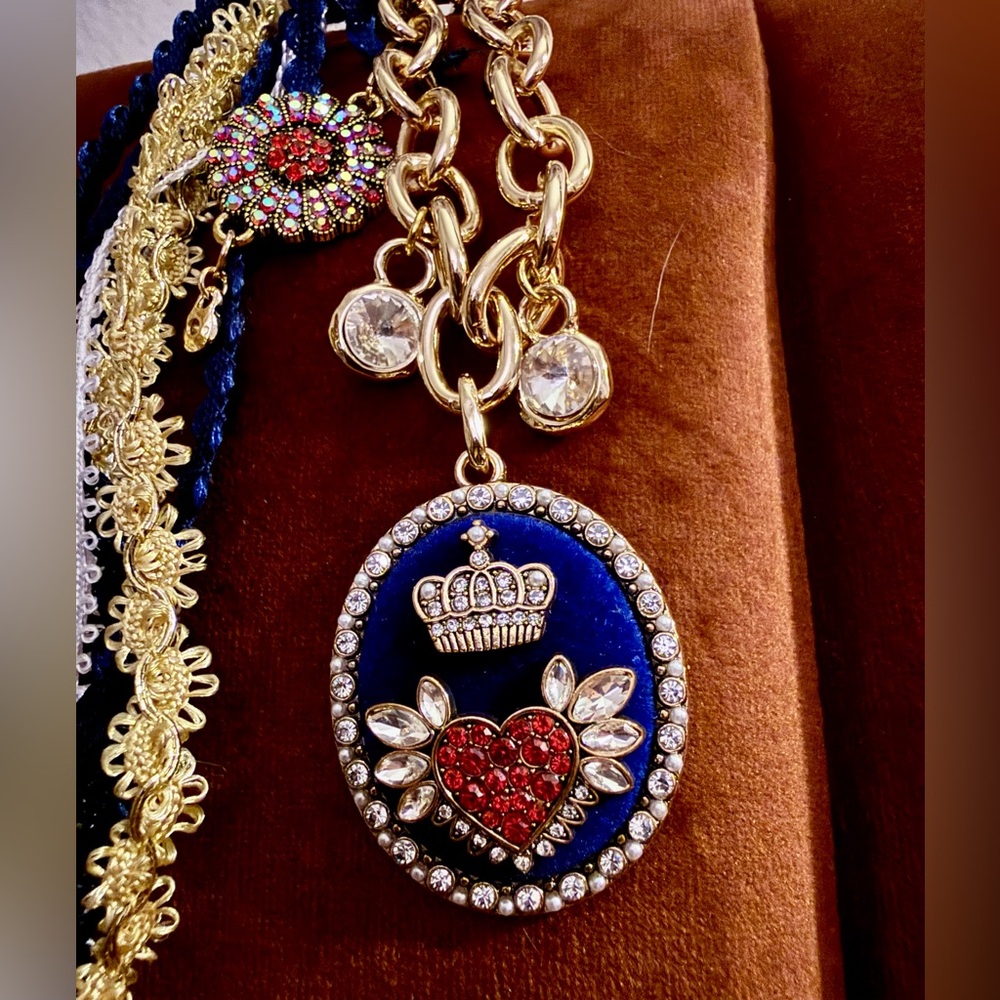 *UNIQUE* Gold and Blue Crown Heart Pendant Bag Charm - Picture 4 of 9